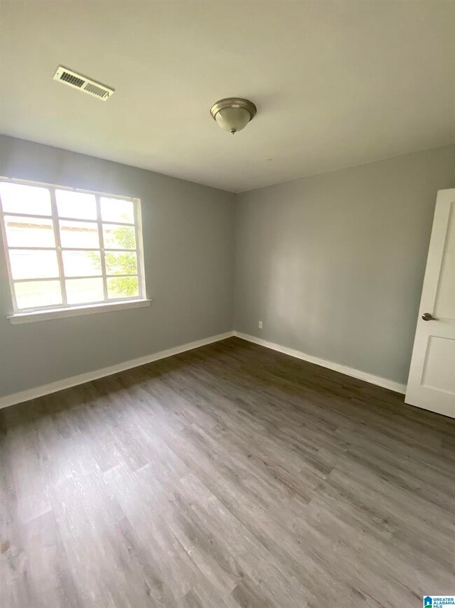 Building Photo - 1000 4th Ave W Unit 3 Rental