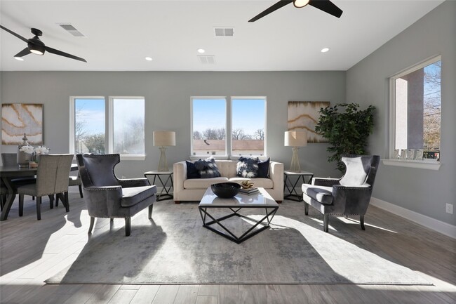 Photo - 2208 Des Chaumes St