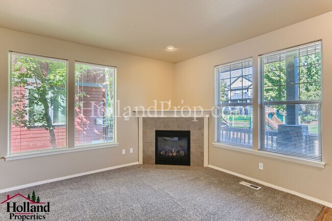 Photo - Stunning End-Unit Townhouse with Over 1,40...