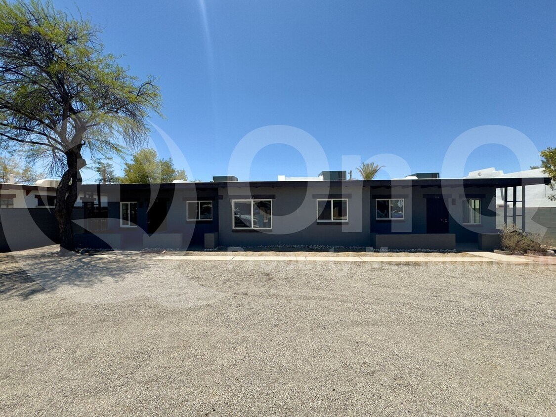 Photo - 915 North Columbus Boulevard
