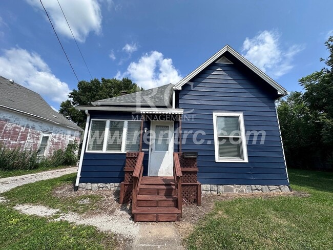 Building Photo - 905 Jackson-N