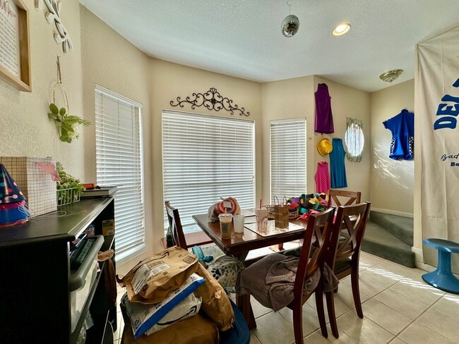 Photo - 2010 Marie Dr Unidad B