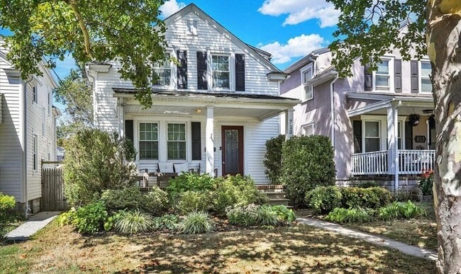 Photo - 813 N Franklin St