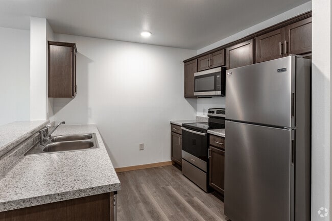 2BR, 2BA - 970SF - Kitchen - Park Brook Apartments