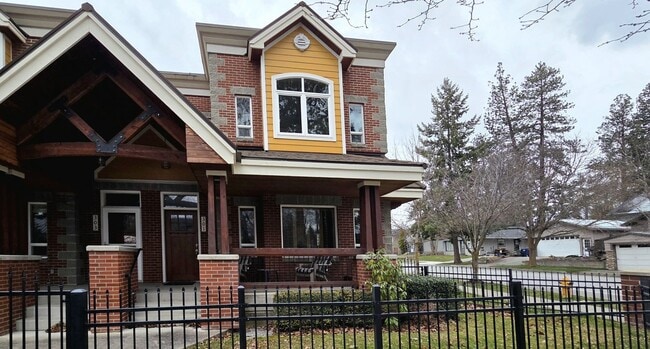 Building Photo - Beautiful Corner Unit Condo in Downtown Coeur d'Alene