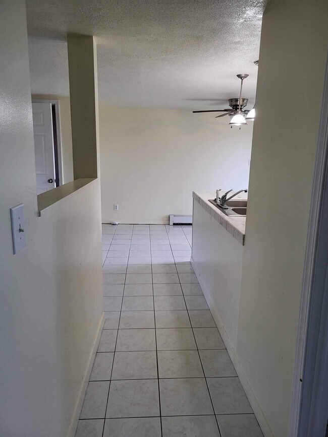 Photo - 4 Dr Knapp Rd S Unit 4