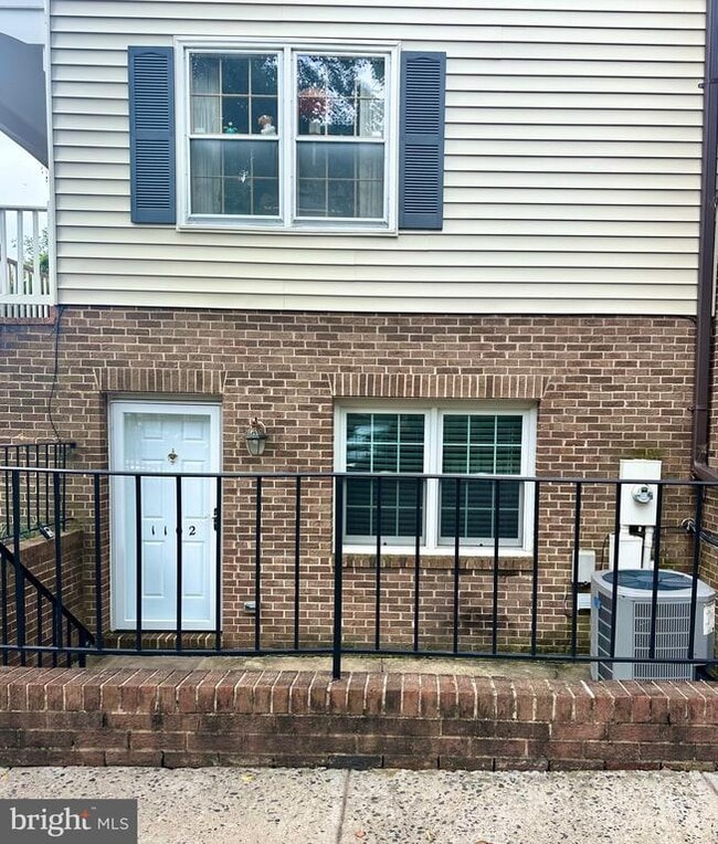 Photo - 1102 N Stafford St Apartment Unit 1