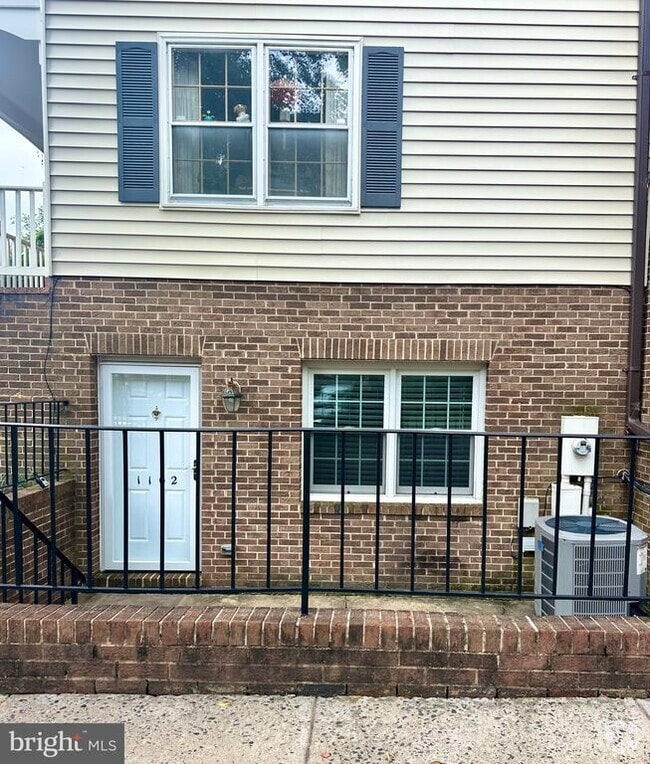 Building Photo - 1102 N Stafford St Unit 1 Rental