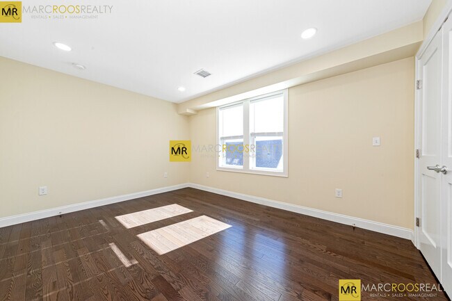 Photo - 230 Fulton St