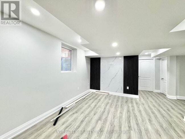 Photo - 299 Fleetwood Dr