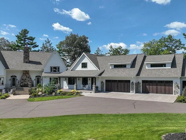 Building Photo - "Spacious Elegance: Luxurious 6-Bed, 6.5-Bath Retreat on Eastside Rd, Birchwood!"