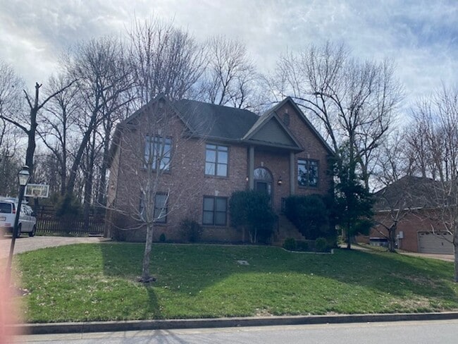 Building Photo - Coming Soon! Great home near the lake and ...
