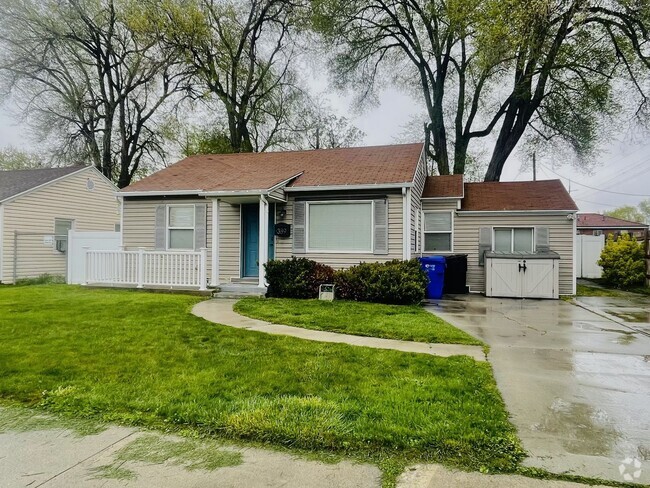 Building Photo - 2 Bedroom Salt Lake Home