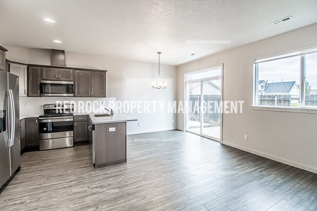 Photo - 303 Woodlawn Ln