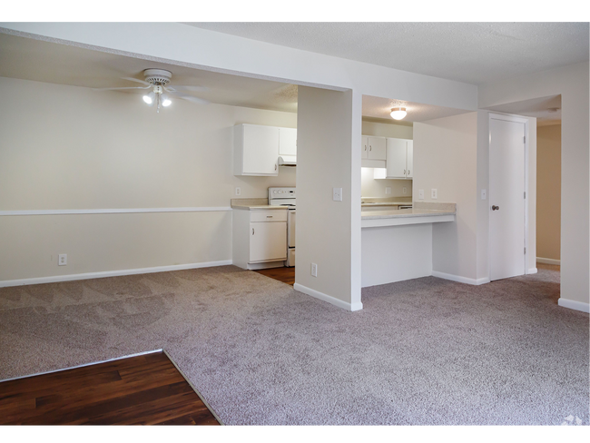 Living Room & Kitchen Area | Apartments For Rent in Columbia SC | Peachtree Place - Peachtree Place Rental