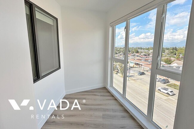 Photo - 3068 Kingsway Unit 1