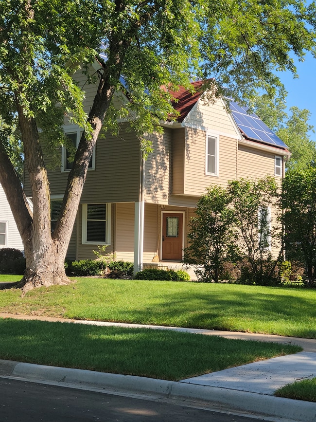 Building Photo - Beautiful Remodeled 1+ Bedroom