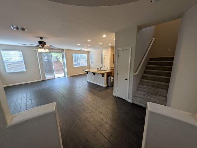 Photo - 7570 Dobroyd Dr