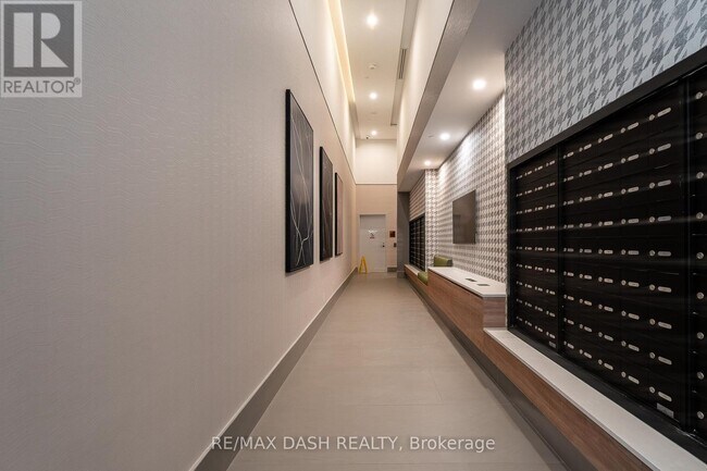 Photo - 1007 The Queensway Unité 609