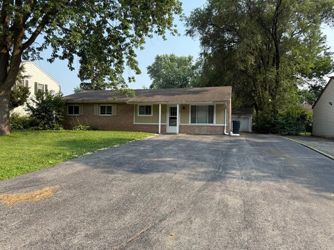 Building Photo - 533 Redwood Rd Rental