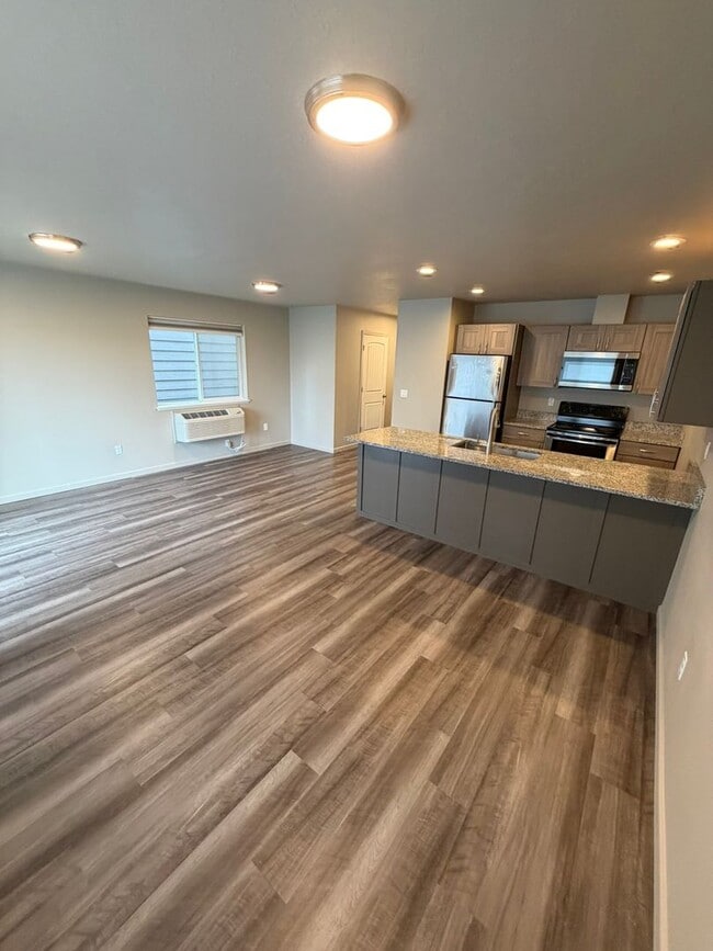 Photo - **MOVE IN SPECIAL!** 3 Bedroom Duplex Close to Shopping and Schools!