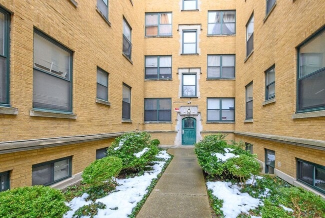 Beautiful 2Bed/1Bath in South Shore - Beautiful 2Bed/1Bath in South Shore