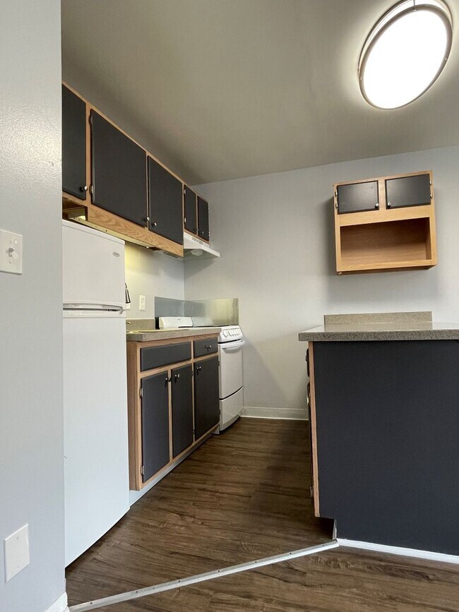 Photo - Bellevue Place Apartments