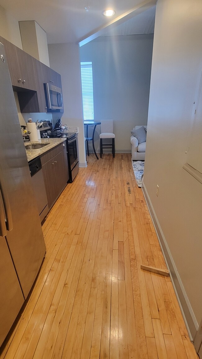 Building Photo - 125 N. Dargan Street, 2G Unit Studio