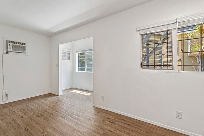 Photo - 1173 W 29th St