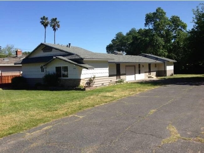 Photo - NICE DUPLEX IN CARMICHAEL!!