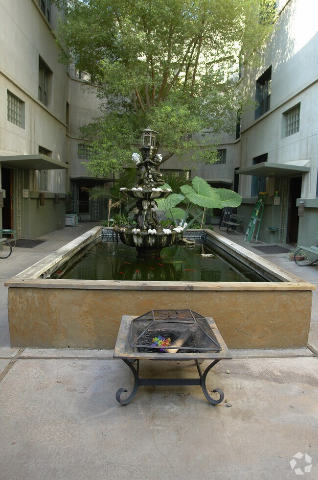 Photo - New Yorker Vintage Apartments