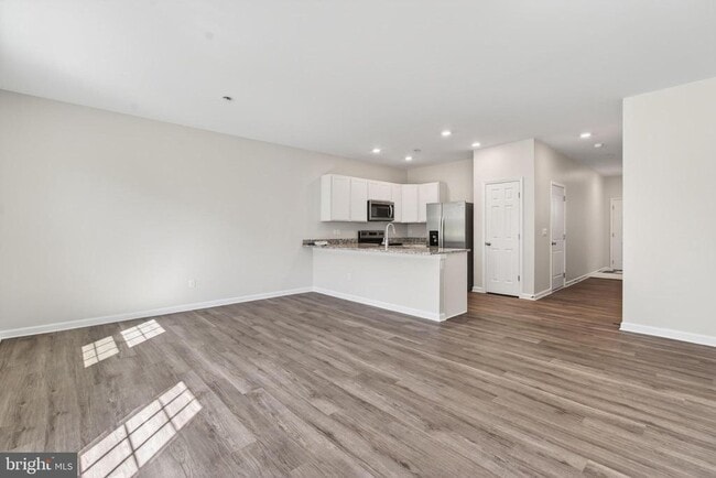 Photo - 183 Caterpillar Dr