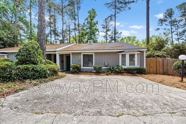 Building Photo - 3204 N Wimbledon Dr