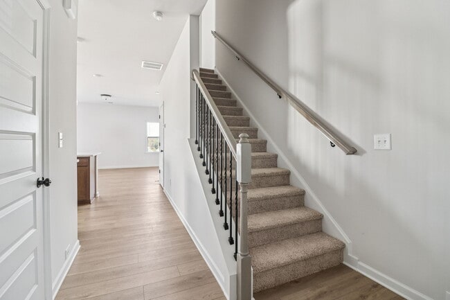 Photo - 700 Shetland Trl