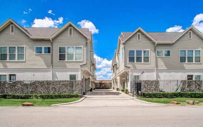 Photo - 2115 Naomi St