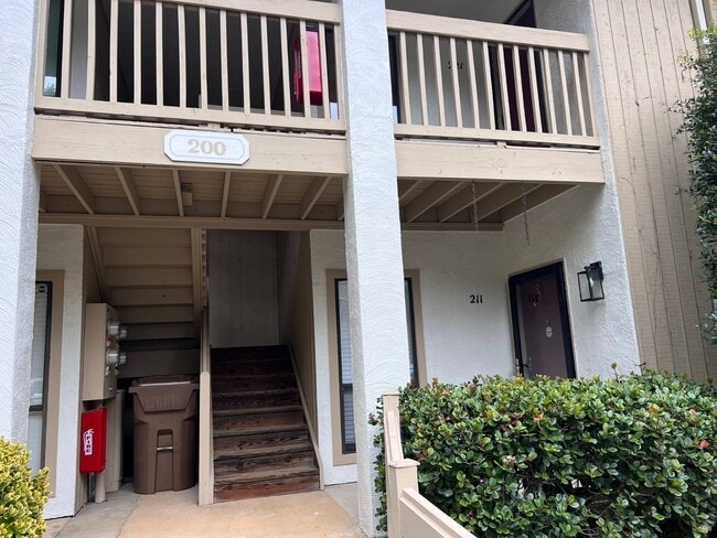 Photo - 221 New Kent Pl