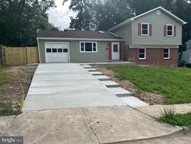 Photo - 7810 Newington Woods Dr