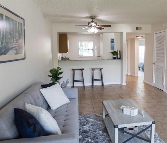 Photo - 2625 FL-590 Unidad 2811