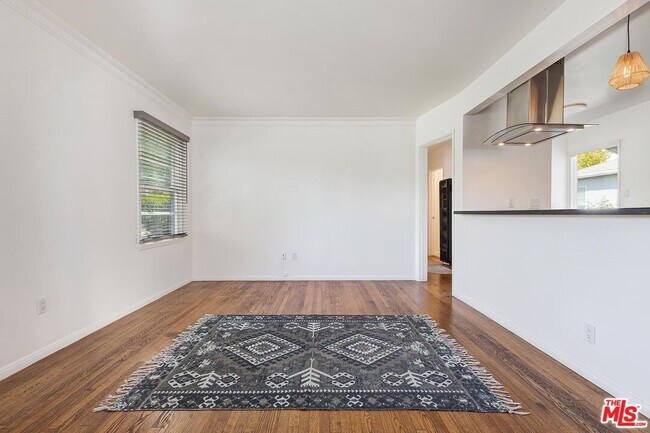 Photo - 3823 Moore St