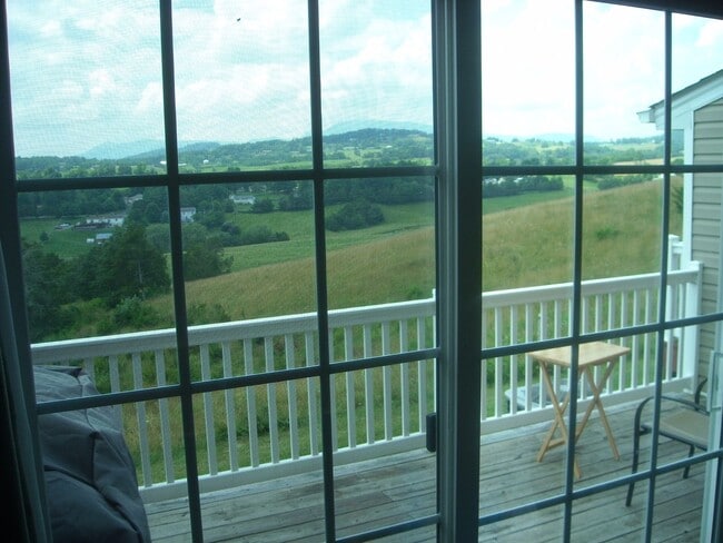 Photo - 3BR, 2 ba townhouse in the Pinnacles with views