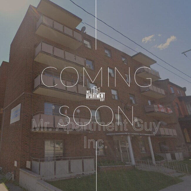 Building Photo - 37 Wellington St S