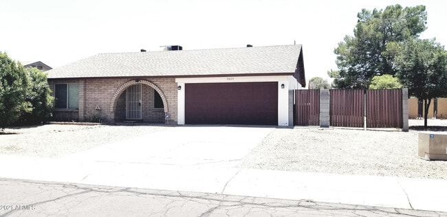 Building Photo - 3825 W Libby St