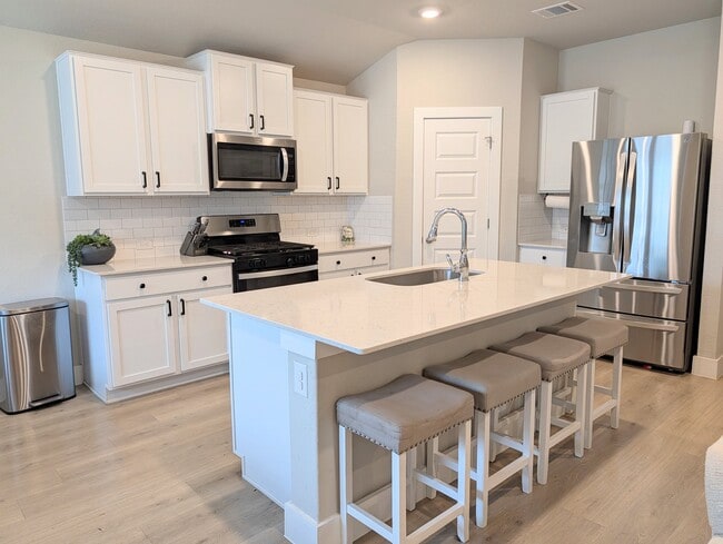 Building Photo - 5627 Jewel Curv