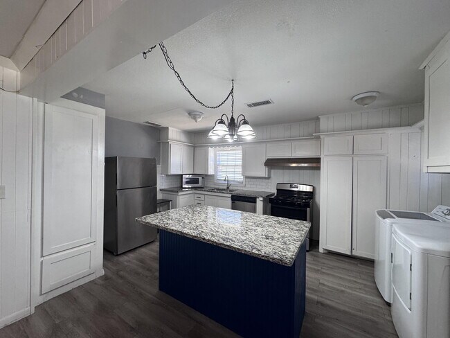 Photo - 2614 31st St