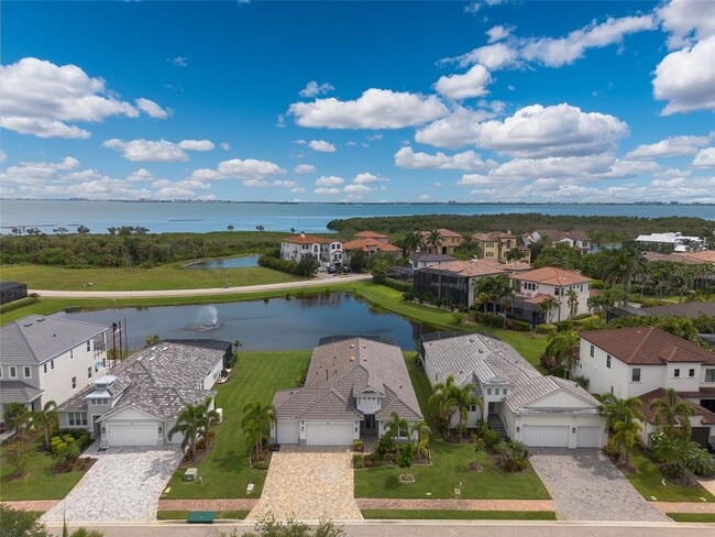 5504 Title Row Dr