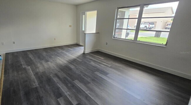 Photo - 526 Reading St NW