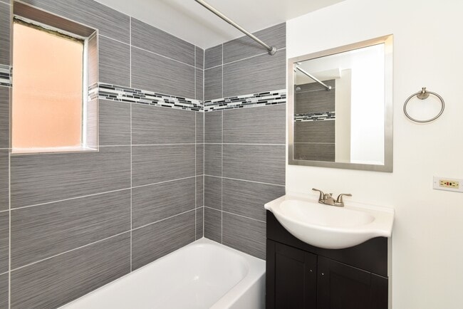 Photo - 725 N Throop St Unit 1