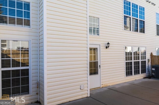 Photo - 145 Courtyard Dr