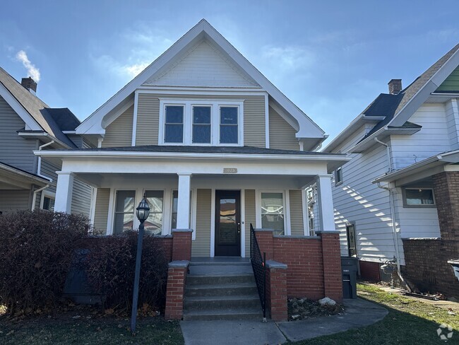 Building Photo - 1025 Pinewood Ave Rental