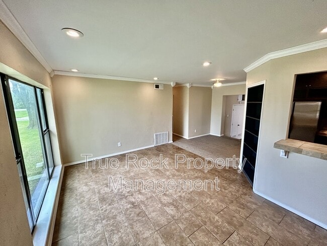 Photo - 1827 S Broadway Blvd